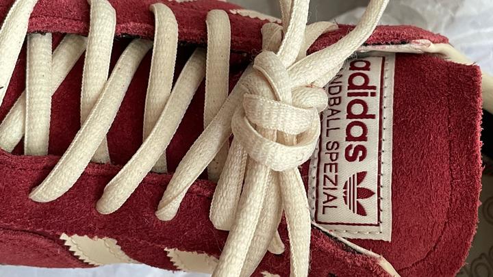 Кроссовки adidas spezial