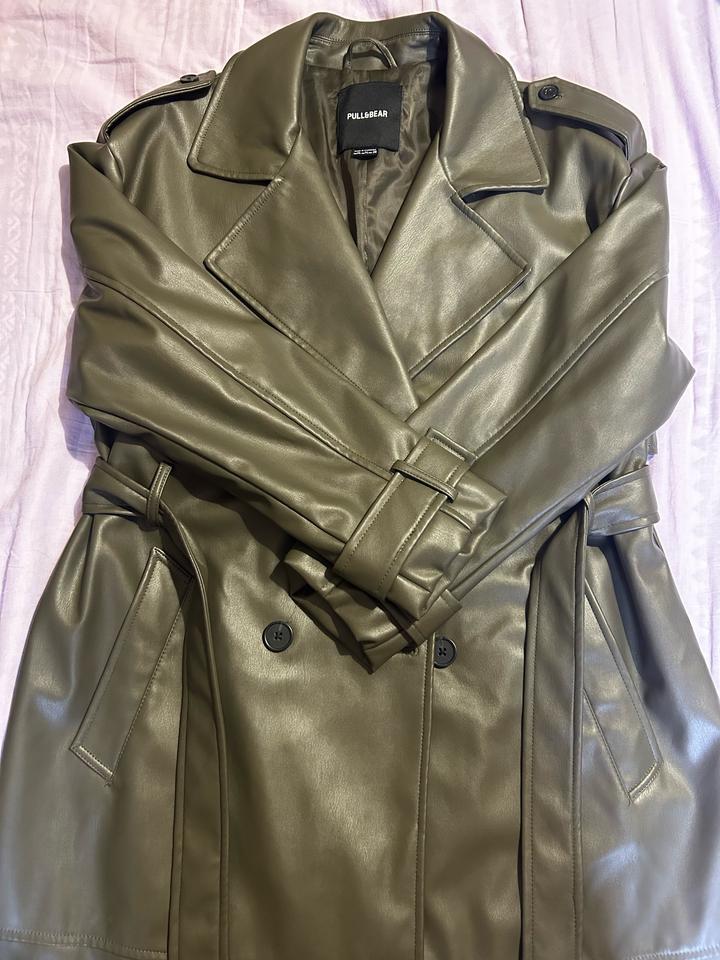 Оливковый тренч Pull&Bear