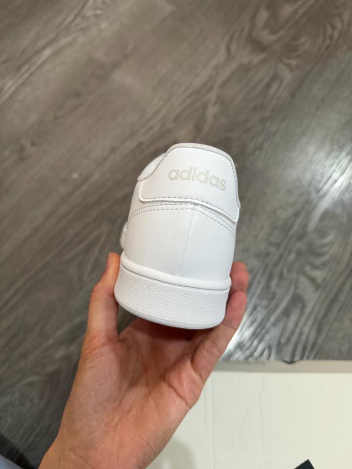 Женские кроссовки adidas