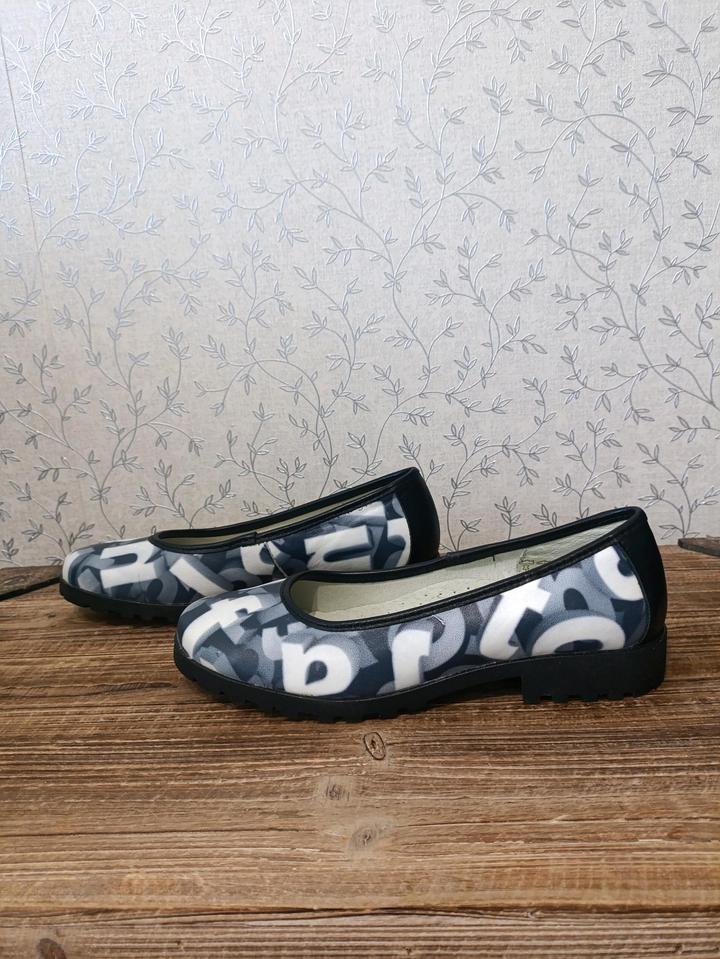 Туфли школьные для девочки марки Котофей.37 р