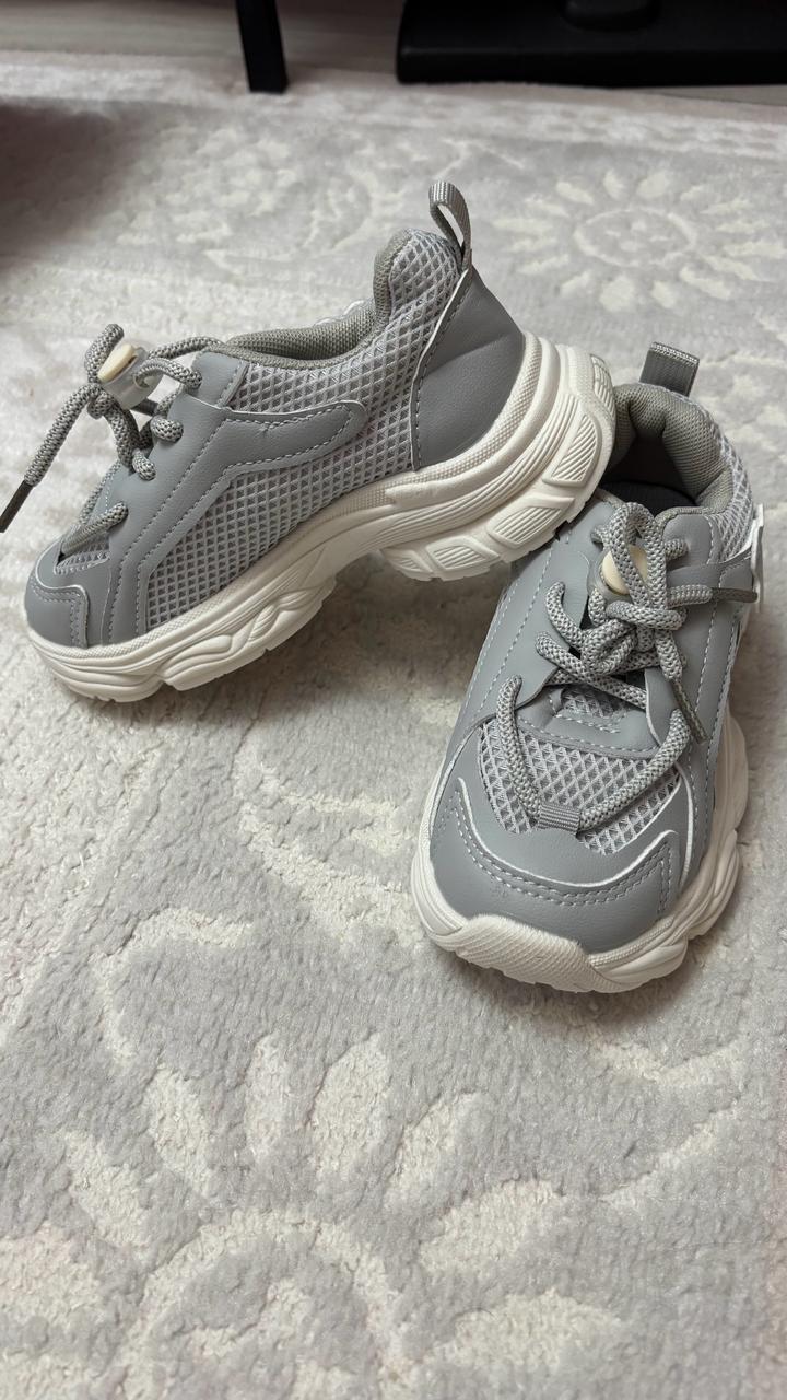 Унисекс кроссовки серые