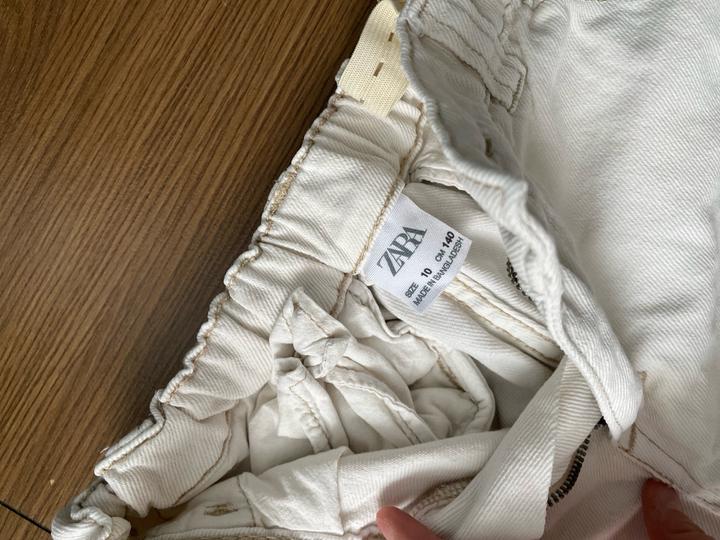 белые джинсы Zara