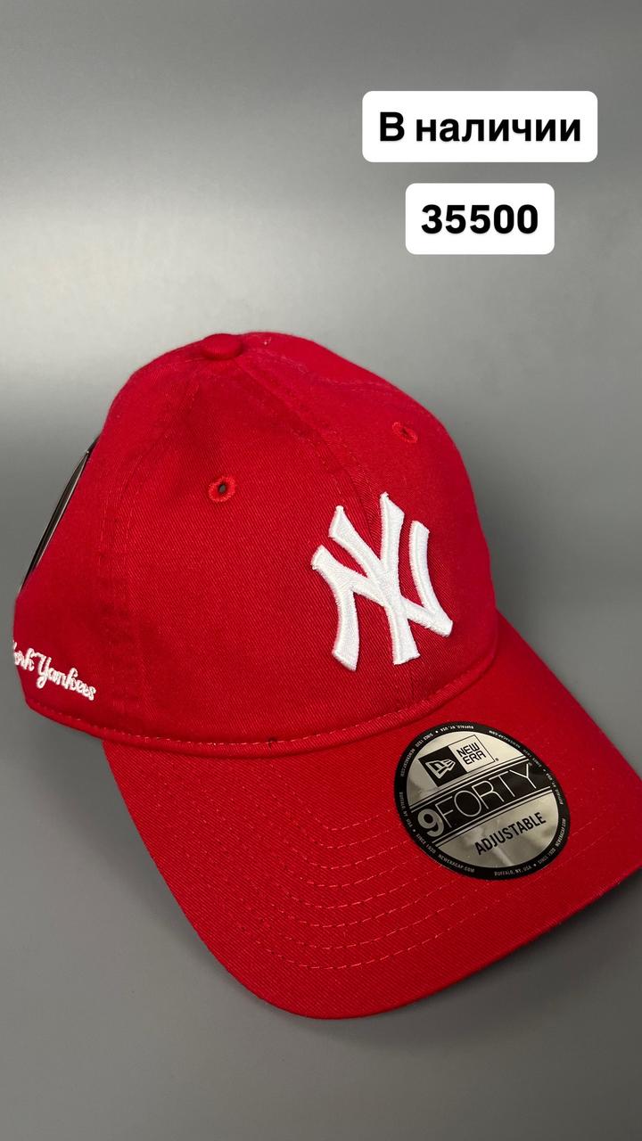 Красная кепка от NEW ERA
