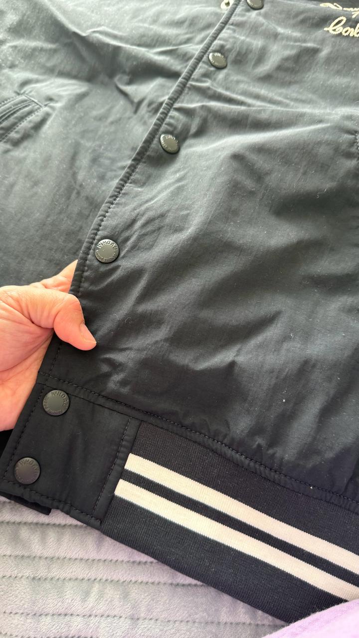 Продам бомбер от Who a u