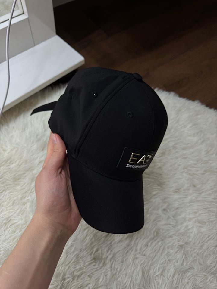 Кепка от Armani