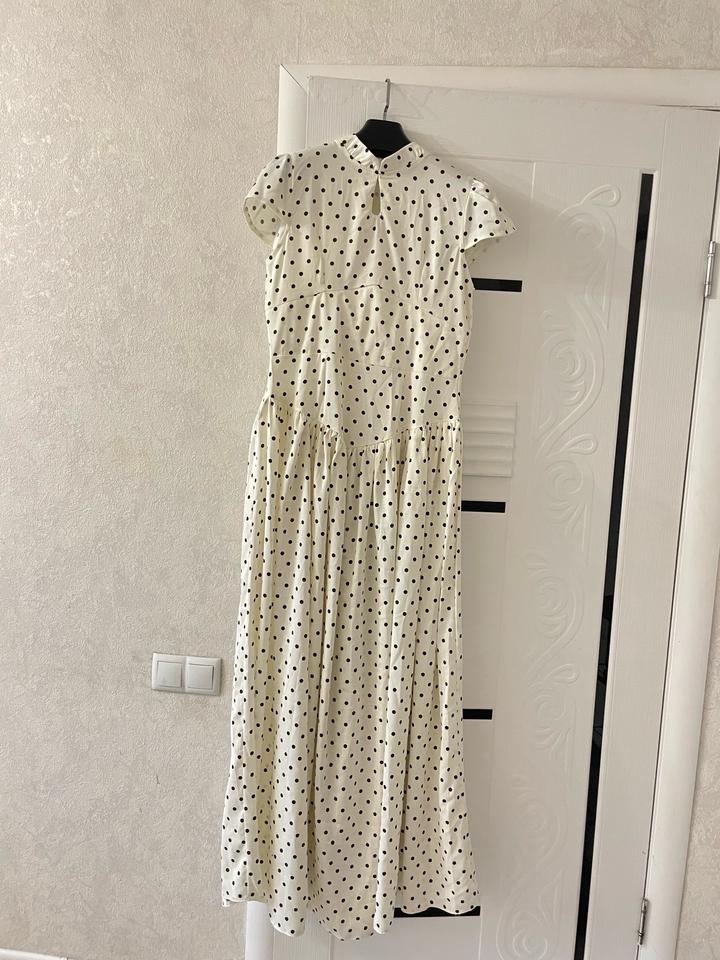Нежное платье в горошек