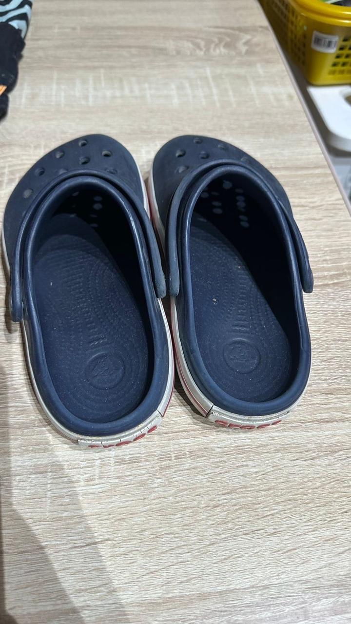 crocs