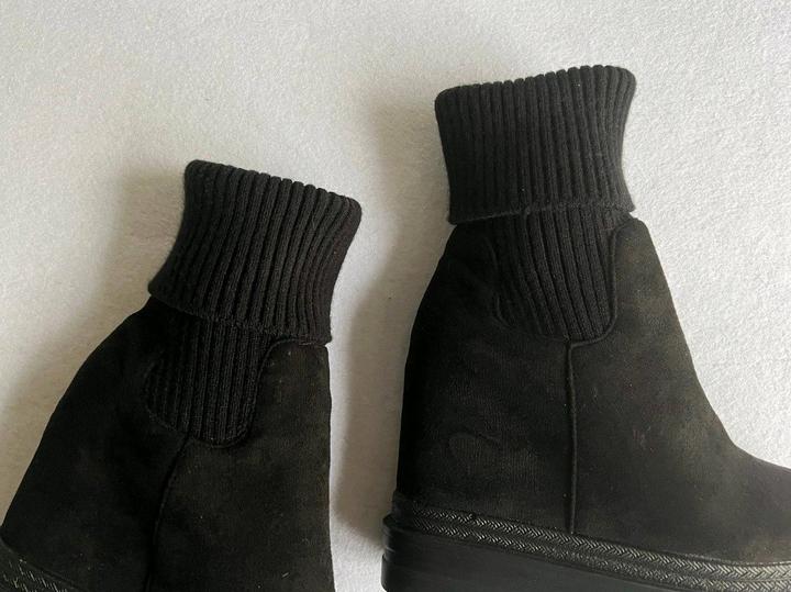 Ботинки на скрытой платформе 38 размер из искусственной замши с отворотом манжет