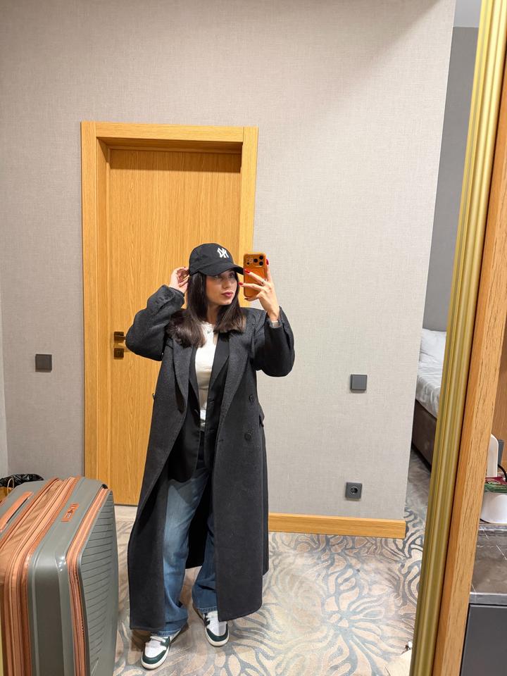 Шикарное приталенное пальто в темном оттенке размер XS-S