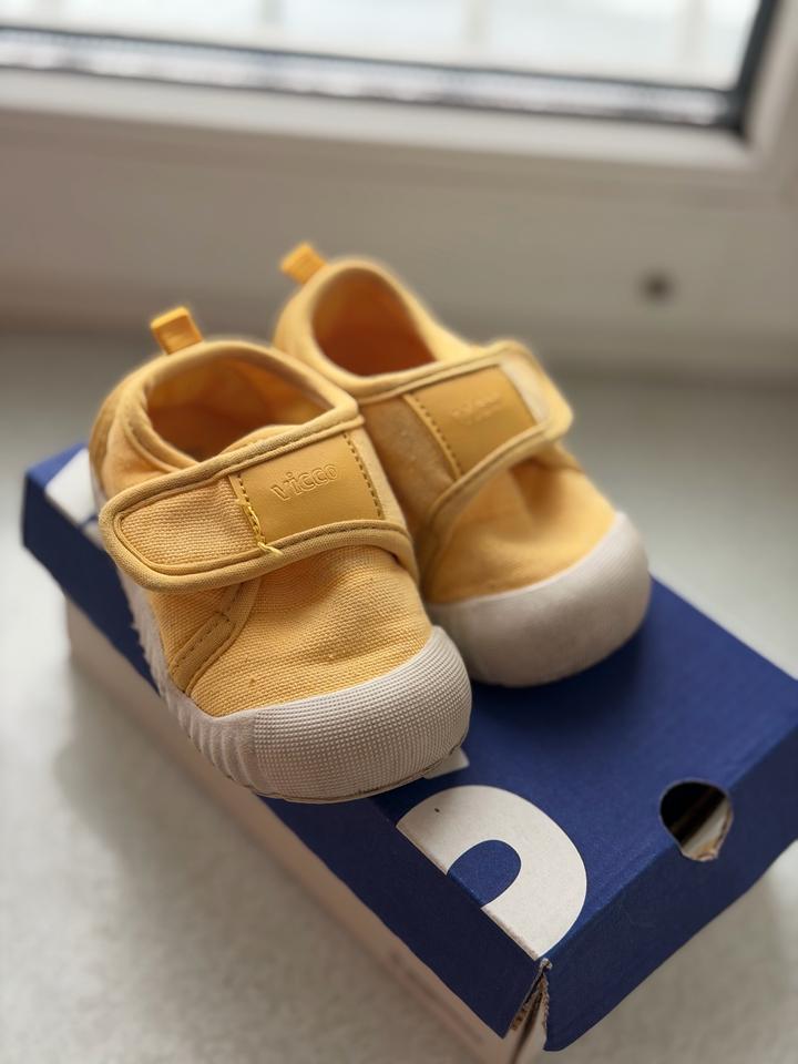 Продам кроссовки Vicco