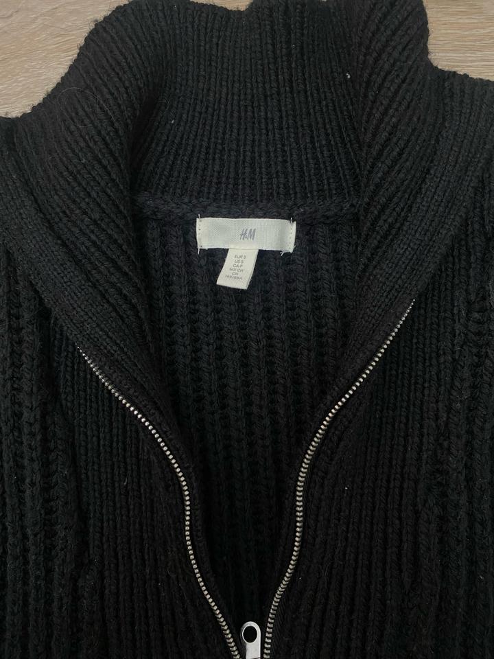 Черная жилетка H&M