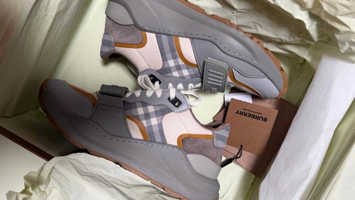 Кроссовки женские Burberry 37 Р
