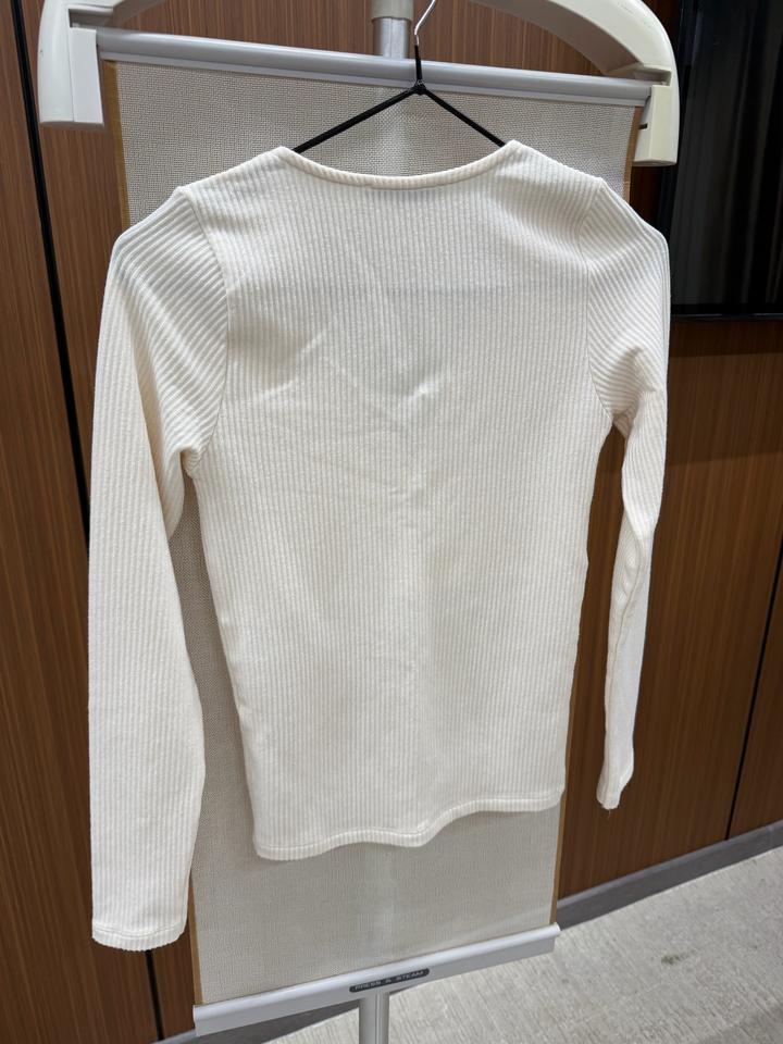 лонгслив с V вырезом