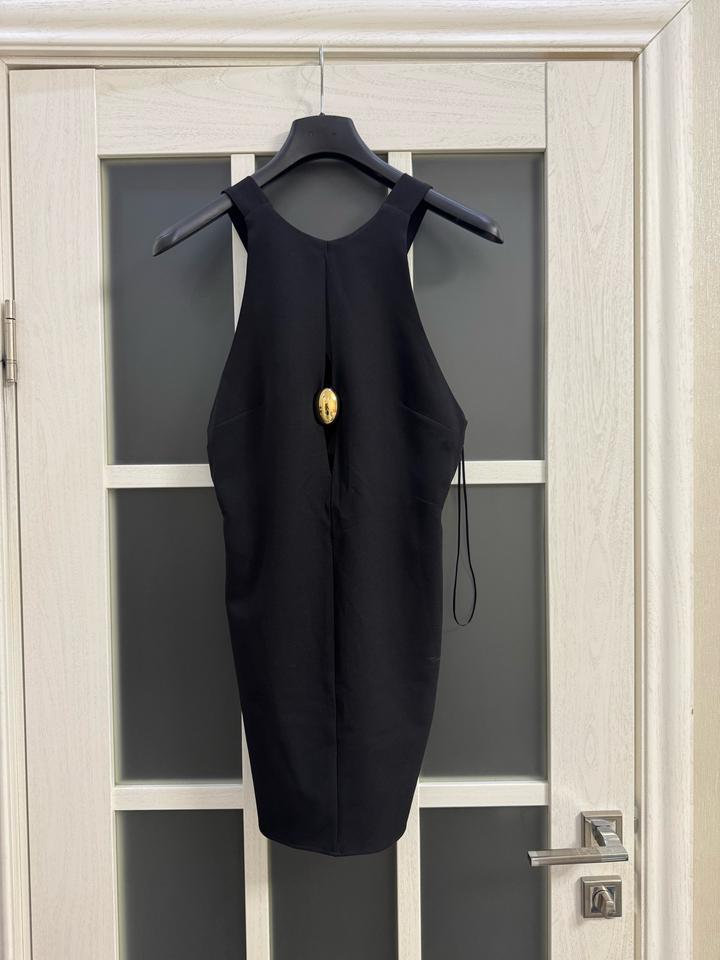 Черное мини-платье от бренда Zara