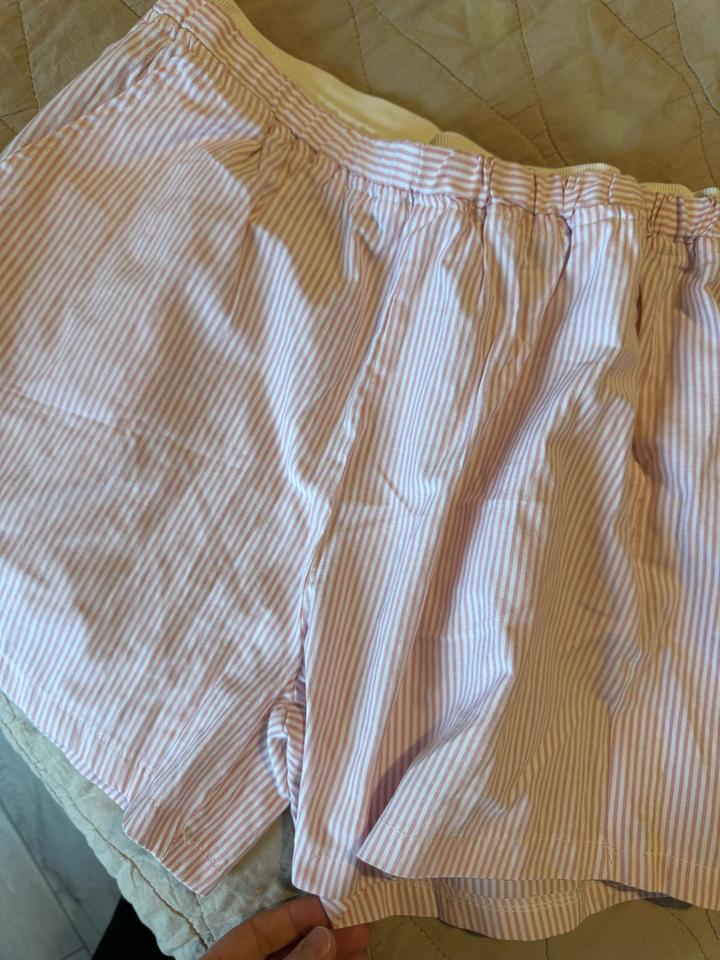 Розовые шорты в полоску