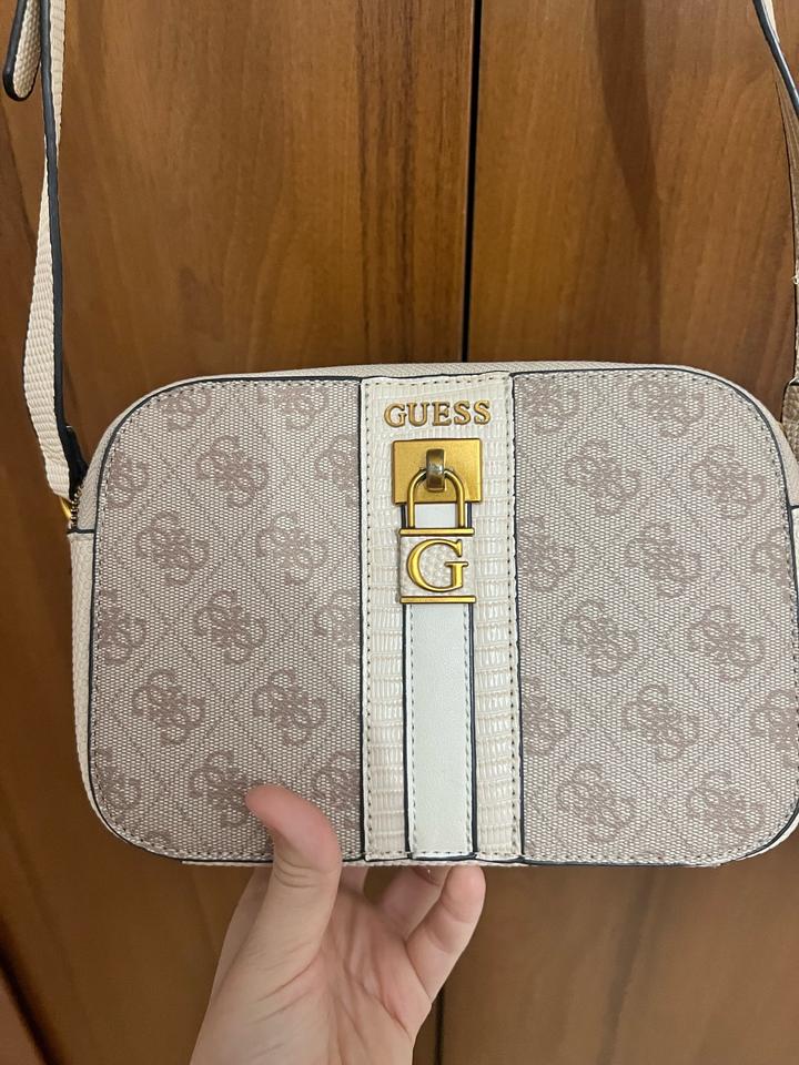 сумка кроссбоди Guess