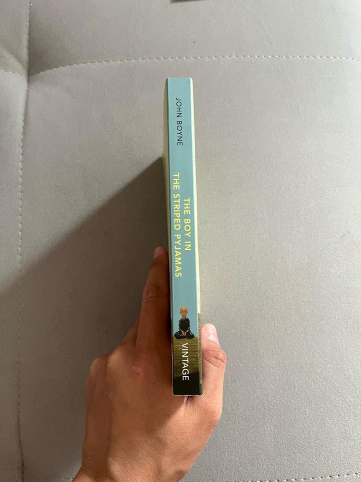 Книга на английском языке “The Boy in the striped pyjamas” John Boyne