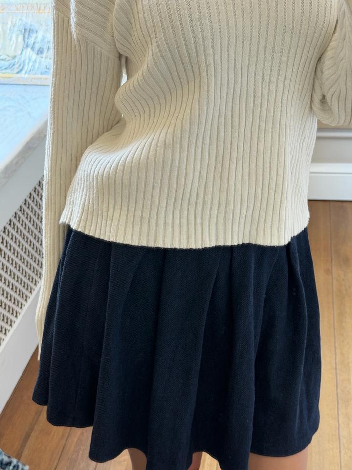 Базовая синяя юбка до колен