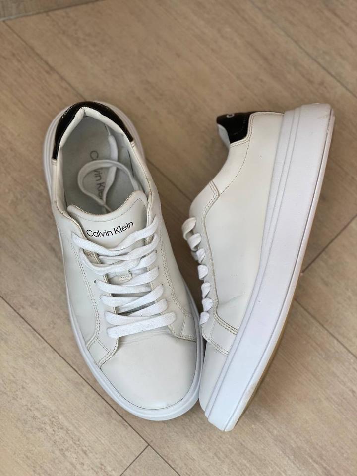 Calvin KleinРазмер 40Натуральная кожа.В отличном состоянии.2️⃣3️⃣0️⃣0️⃣0️⃣