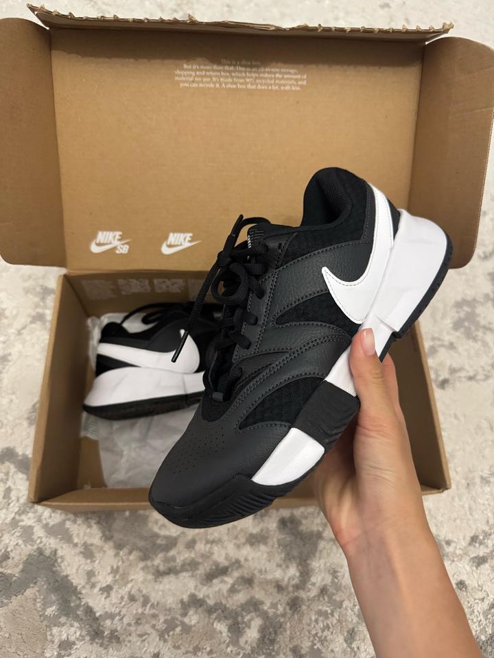 Теннисные кроссовки Nike
