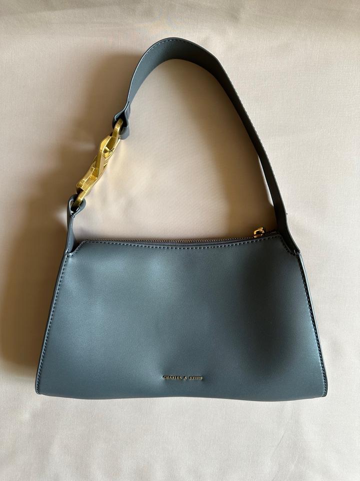 Продам сумку Charles&Keith
