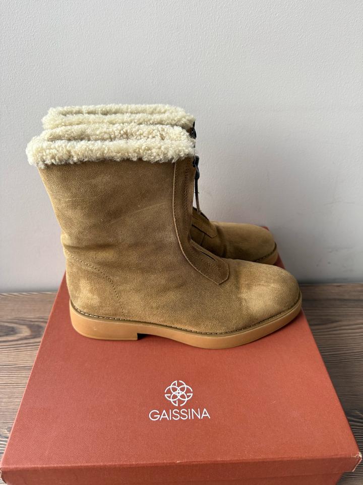 Замшевые ботинки