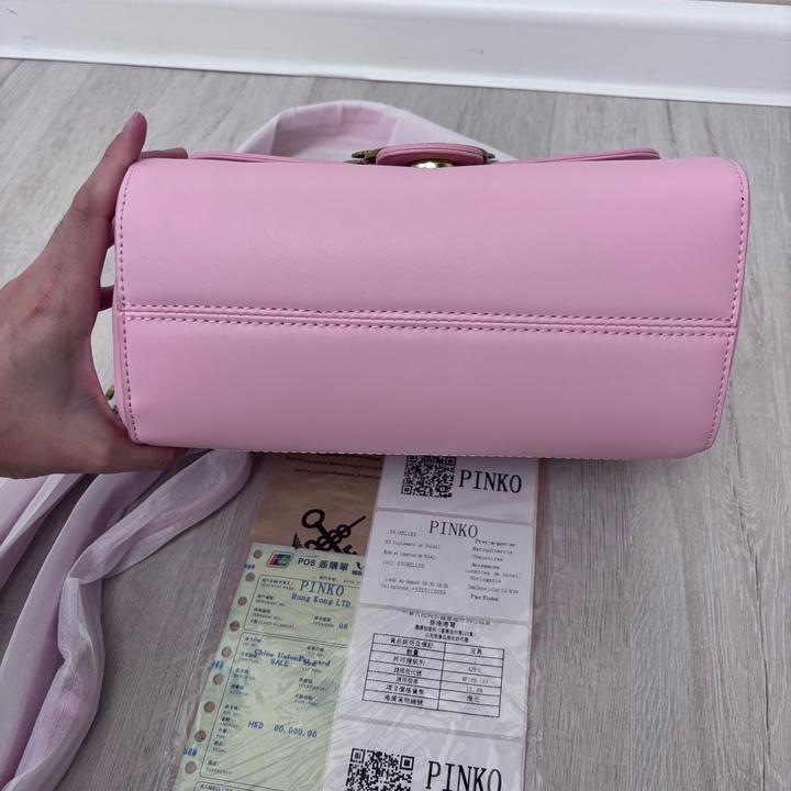 Розовая сумка Pinko с золотой фурнитурой