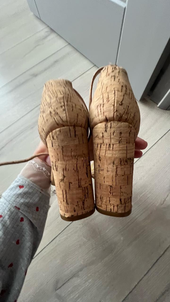 Босоножки от бренде Aldo