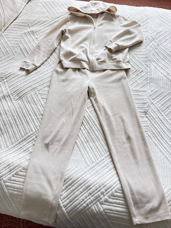 Женский костюм