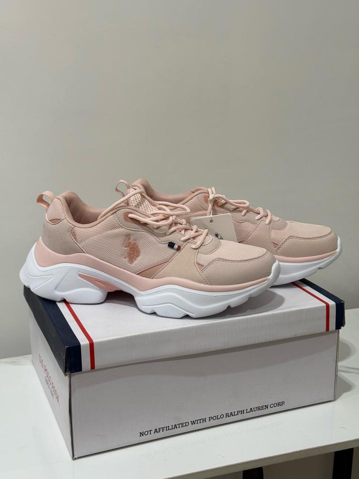 Новые кроссовки