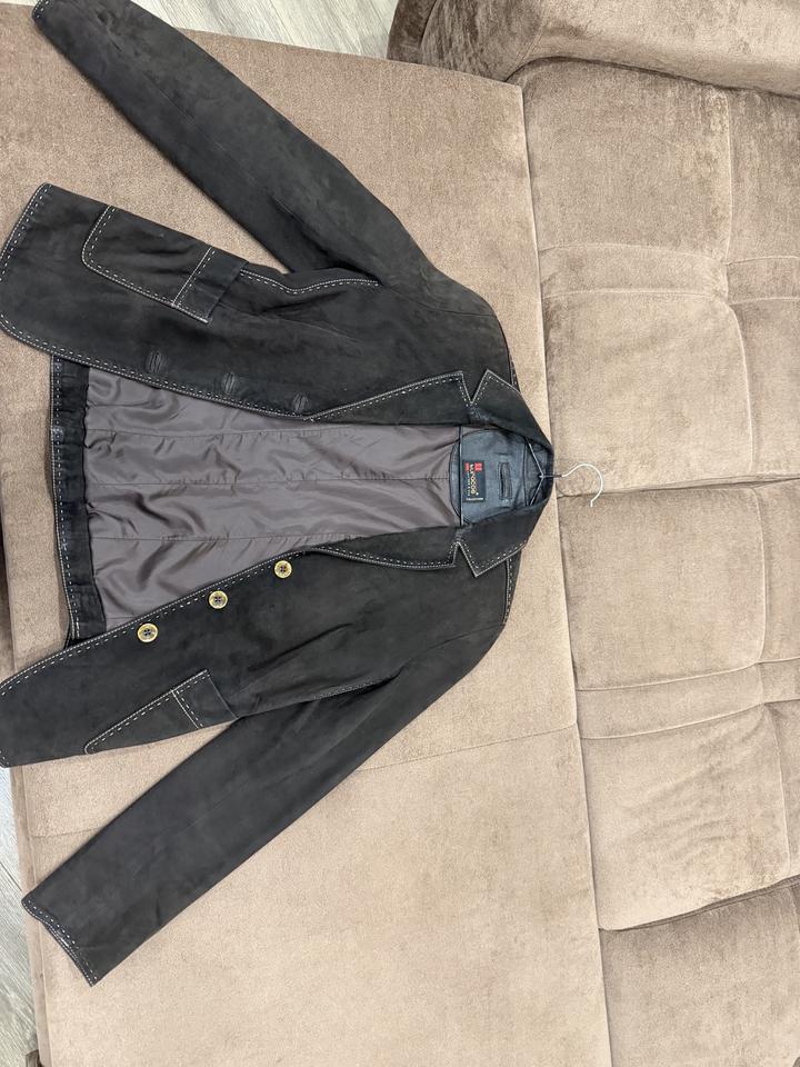 Пиджак из натуральной замши