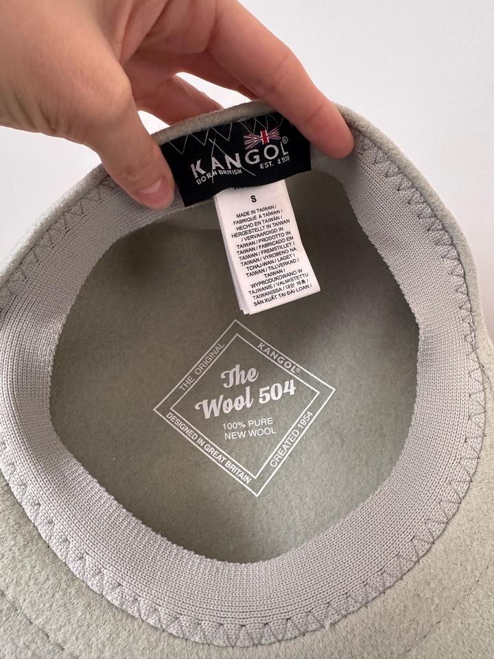 Кепка Kangol покупала у официалов оригинал