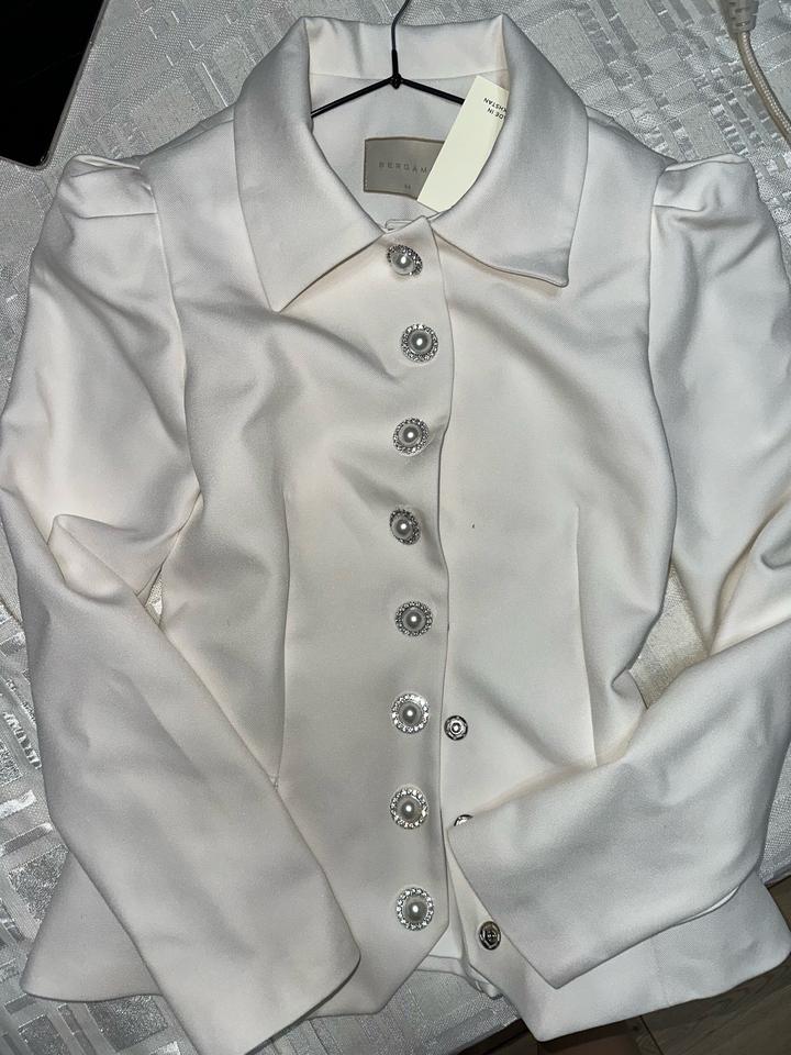 Продам белый пиджак Bergamo.