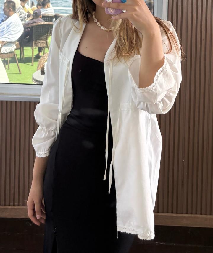 Белая блузка