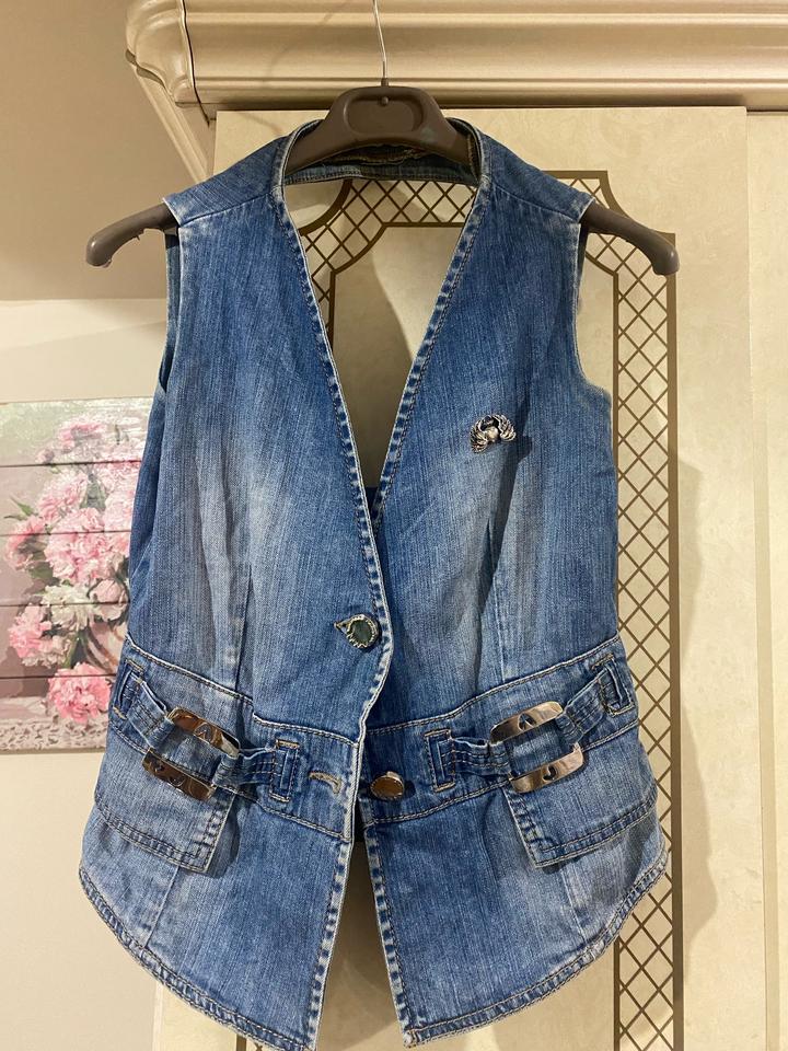 Джинсовая жилетка amnezia