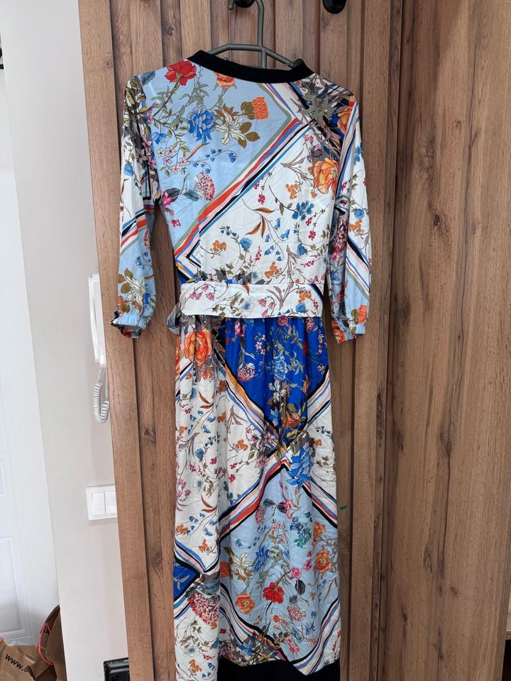 Платье с эффектом запаха с цветочным принтом