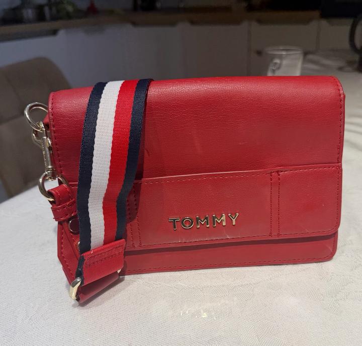 Сумочка от Tommy