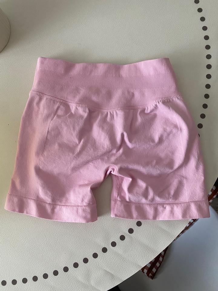 Спортивные шорты