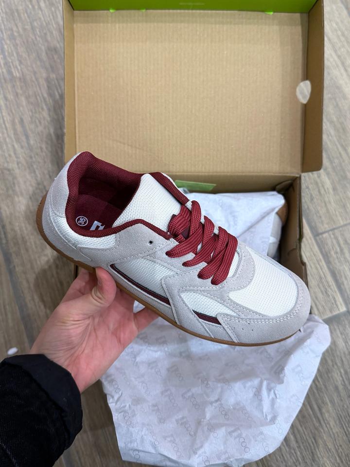 Женские кроссовки