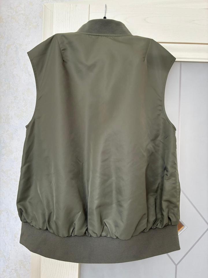 Жилетка GU (бренд Uniqlo)