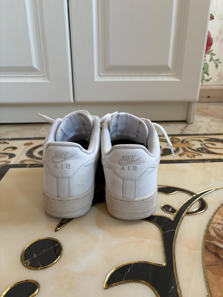 Белые кроссовки Nike Air-Force 1