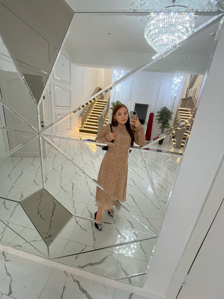 Продаю костюмы и платья