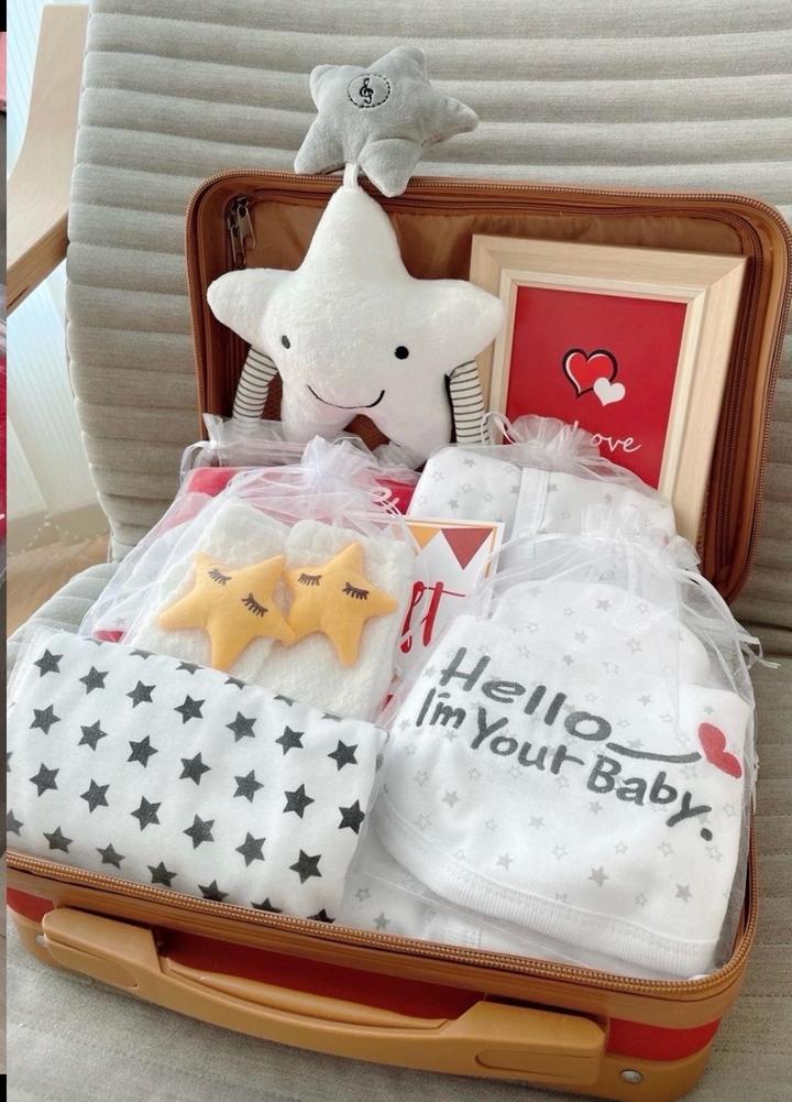 Чемодан + комплект одежды для новорожденных