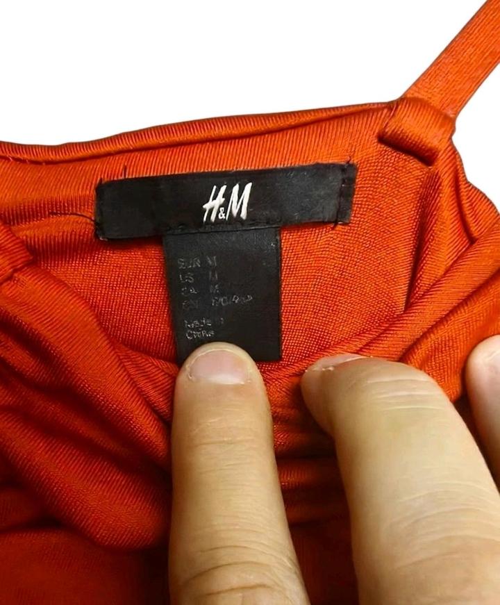Эффектное красное платье H&M с драпировкой