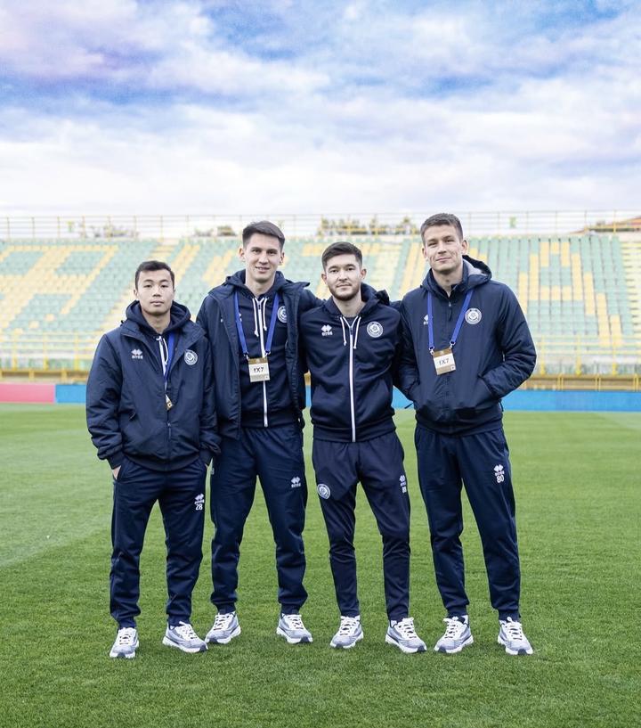 Куртка спортивная осень errea