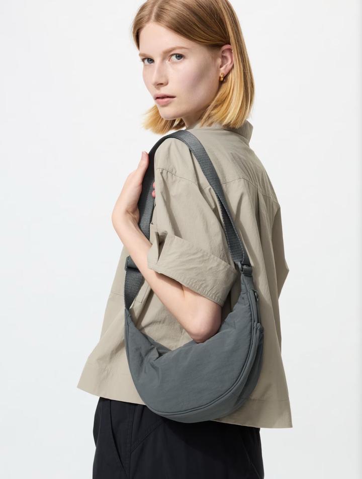 Сумка банан Uniqlo 15700 тг