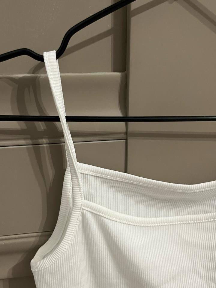 Белая майка