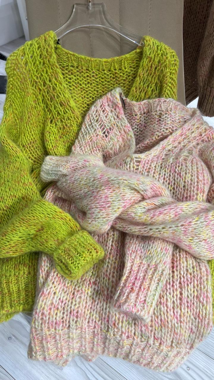 Пуловер вязаный