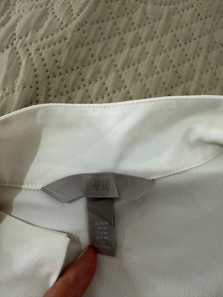 Рубашка H&M размер m но подходит и на l