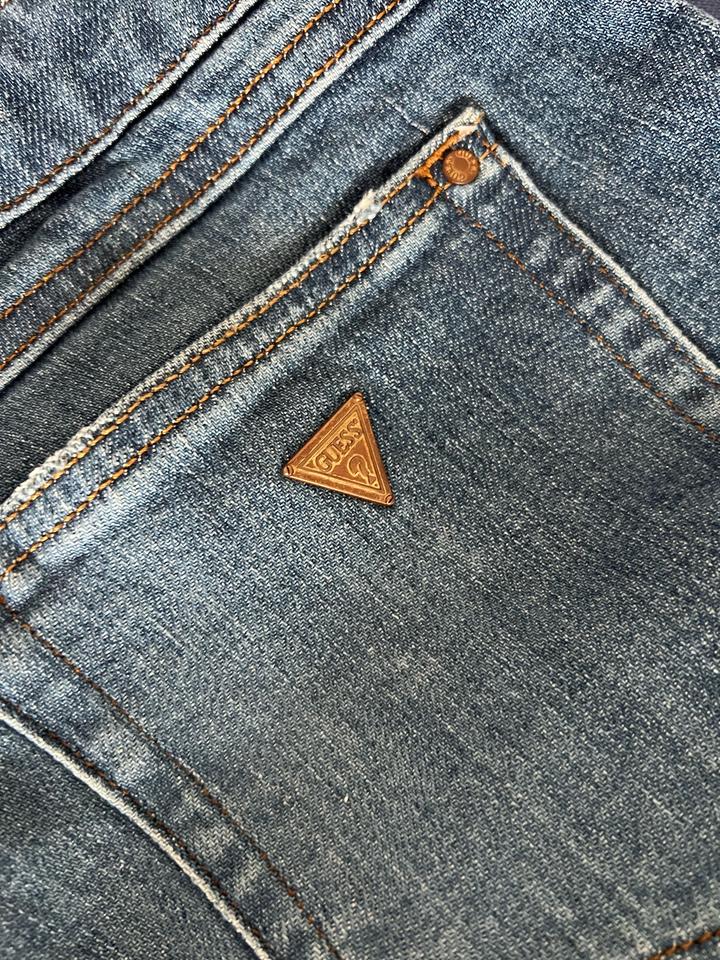 Джинсы Guess